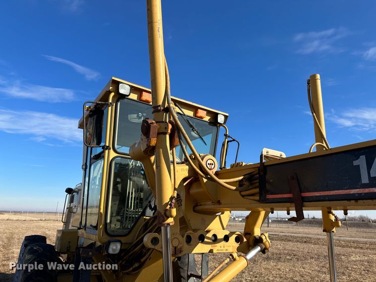 image for item LT9333 1997 Caterpillar 140H  motor grader