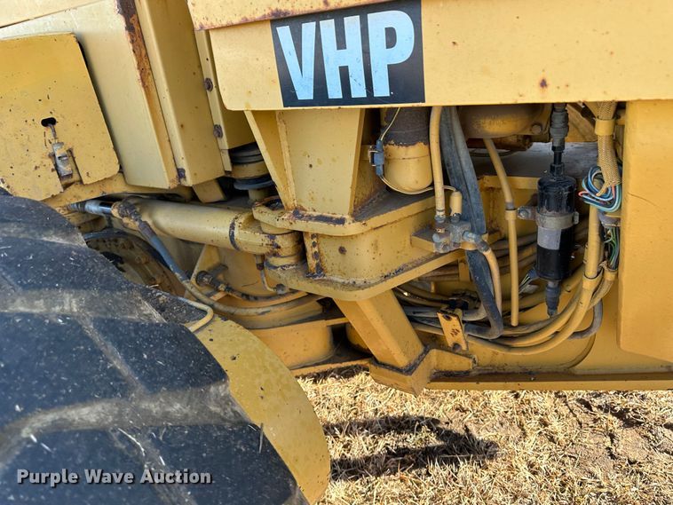 image for item LT9333 1997 Caterpillar 140H  motor grader