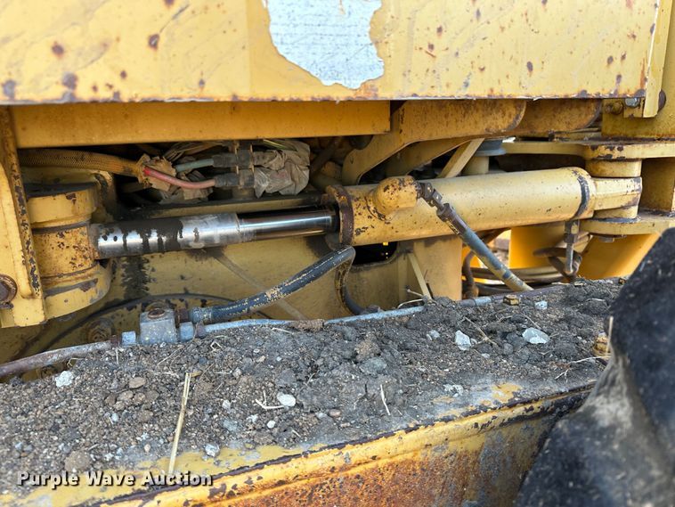 image for item LT9333 1997 Caterpillar 140H  motor grader