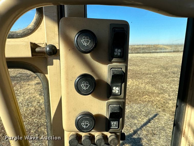 image for item LT9333 1997 Caterpillar 140H  motor grader