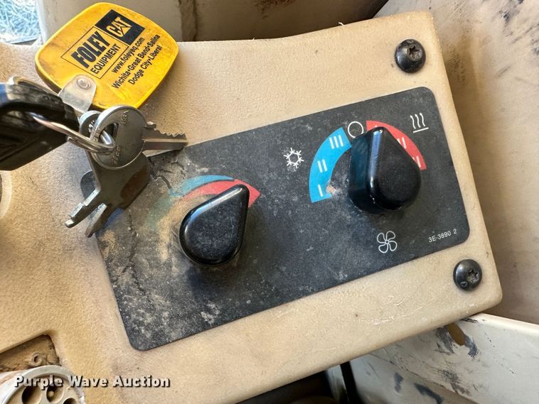 image for item LT9333 1997 Caterpillar 140H  motor grader