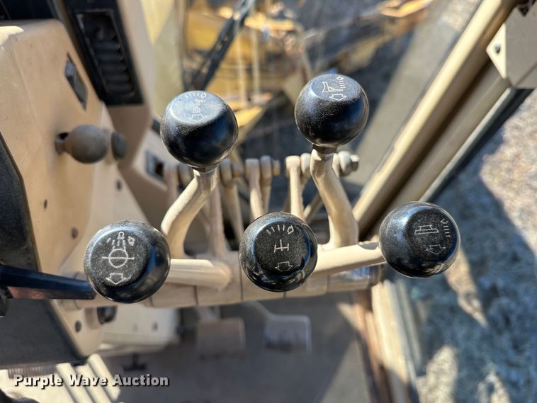 image for item LT9333 1997 Caterpillar 140H  motor grader