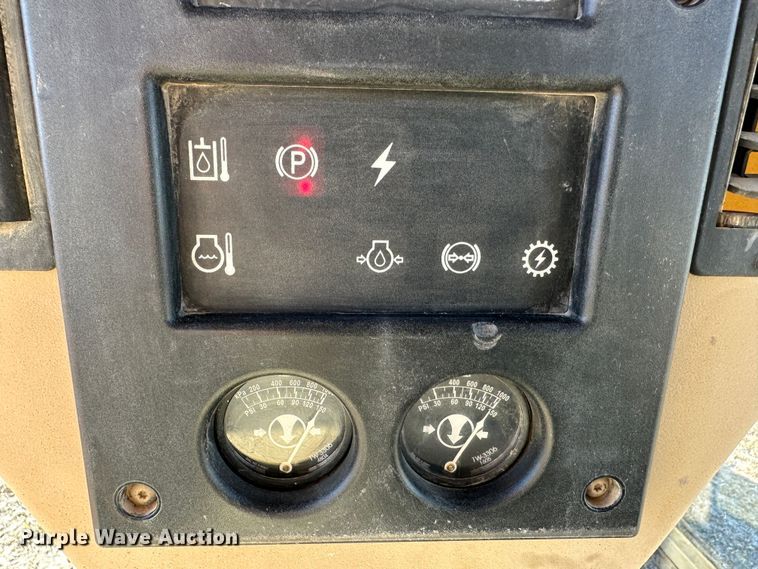 image for item LT9333 1997 Caterpillar 140H  motor grader