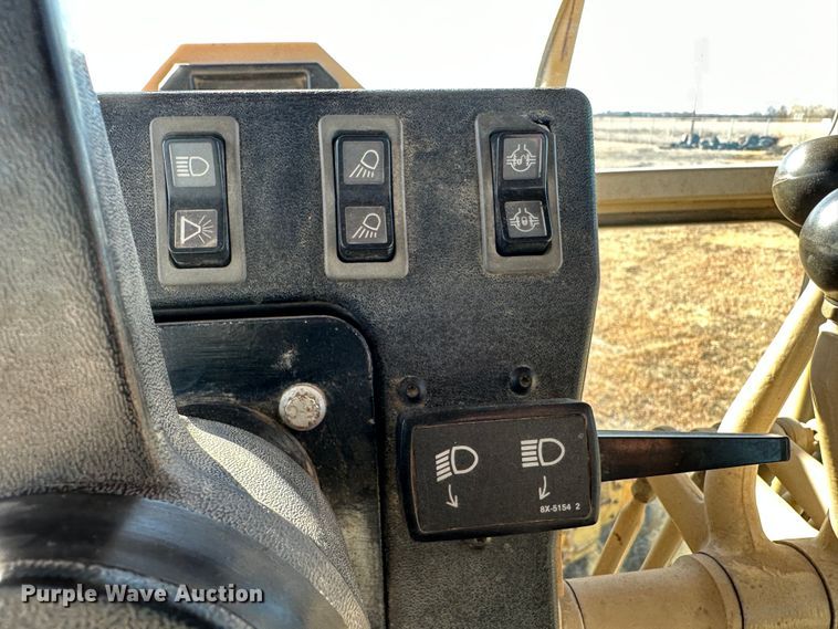 image for item LT9333 1997 Caterpillar 140H  motor grader