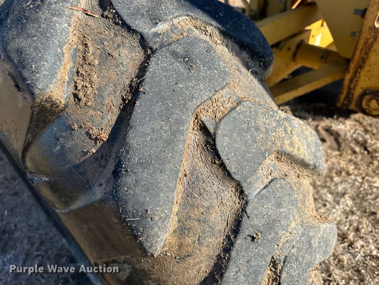 image for item LT9333 1997 Caterpillar 140H  motor grader