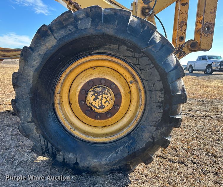 image for item LT9333 1997 Caterpillar 140H  motor grader