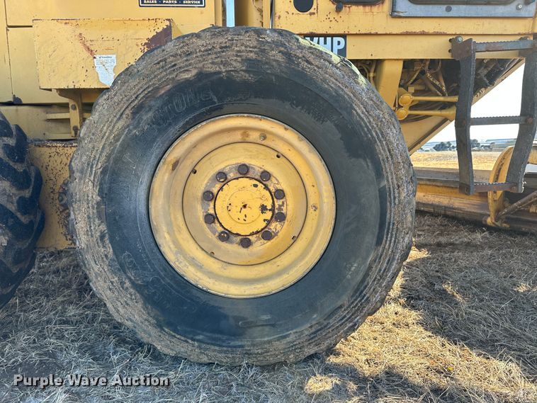 image for item LT9333 1997 Caterpillar 140H  motor grader