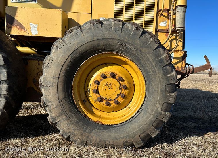 image for item LT9333 1997 Caterpillar 140H  motor grader