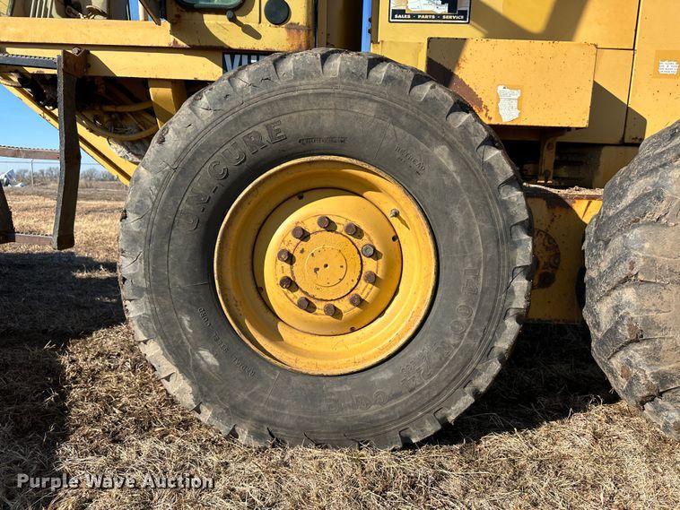 image for item LT9333 1997 Caterpillar 140H  motor grader