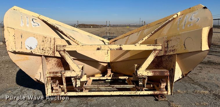 image for item LT9334 V-plow