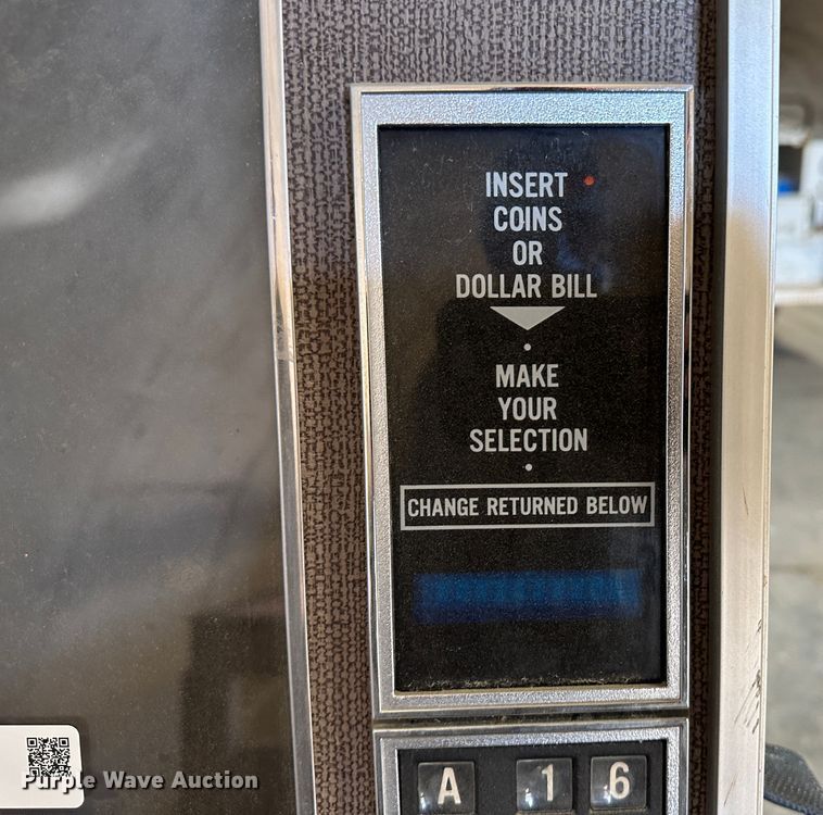 image for item LT9335 Snacktron  vending machine