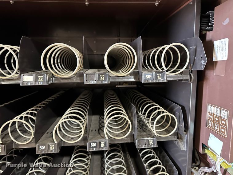 image for item LT9335 Snacktron  vending machine