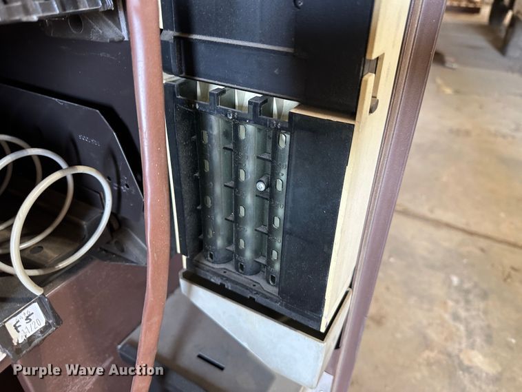 image for item LT9335 Snacktron  vending machine