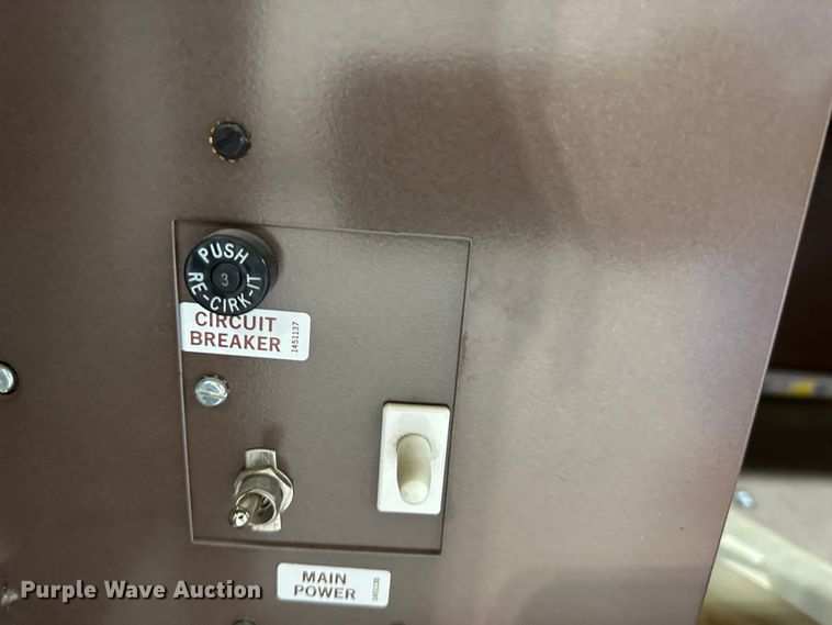 image for item LT9335 Snacktron  vending machine