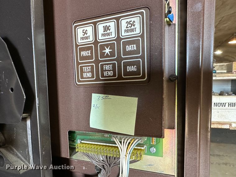 image for item LT9335 Snacktron  vending machine