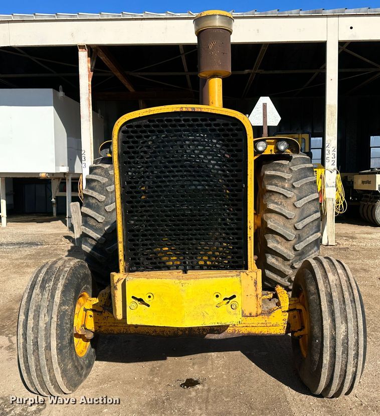 image for item LT9339 John Deere 700A  tractor