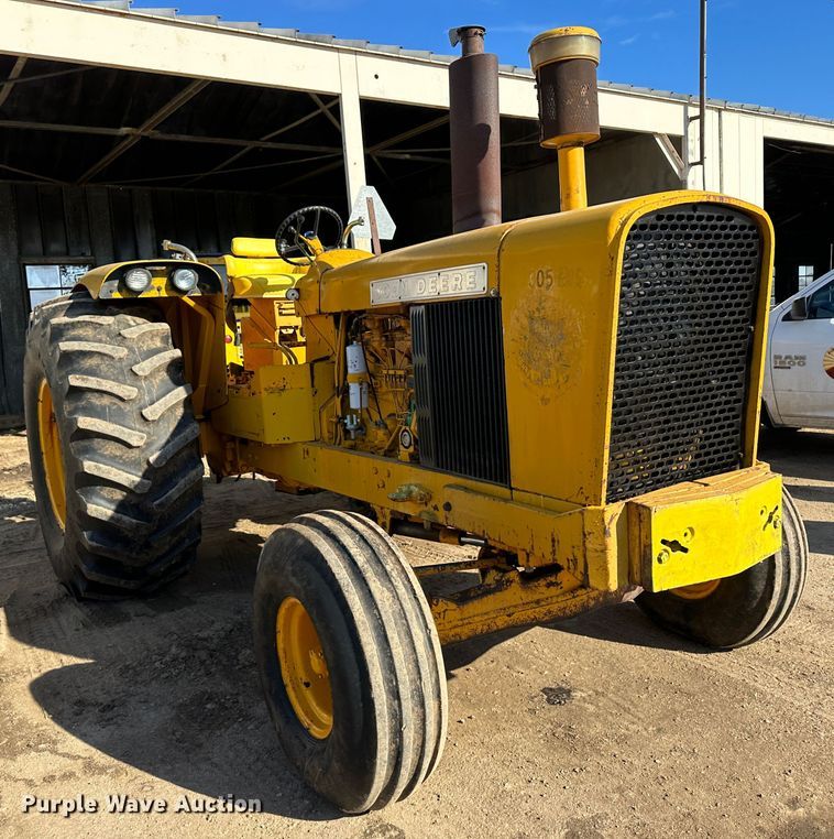 image for item LT9339 John Deere 700A  tractor