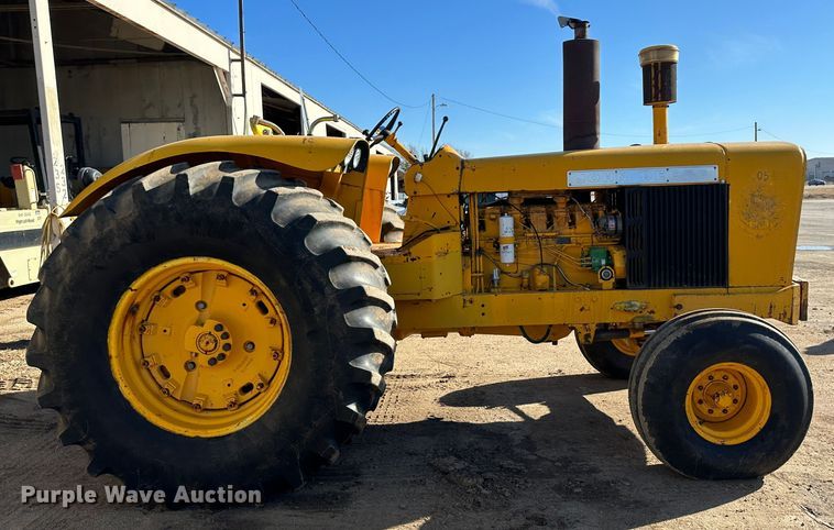 image for item LT9339 John Deere 700A  tractor