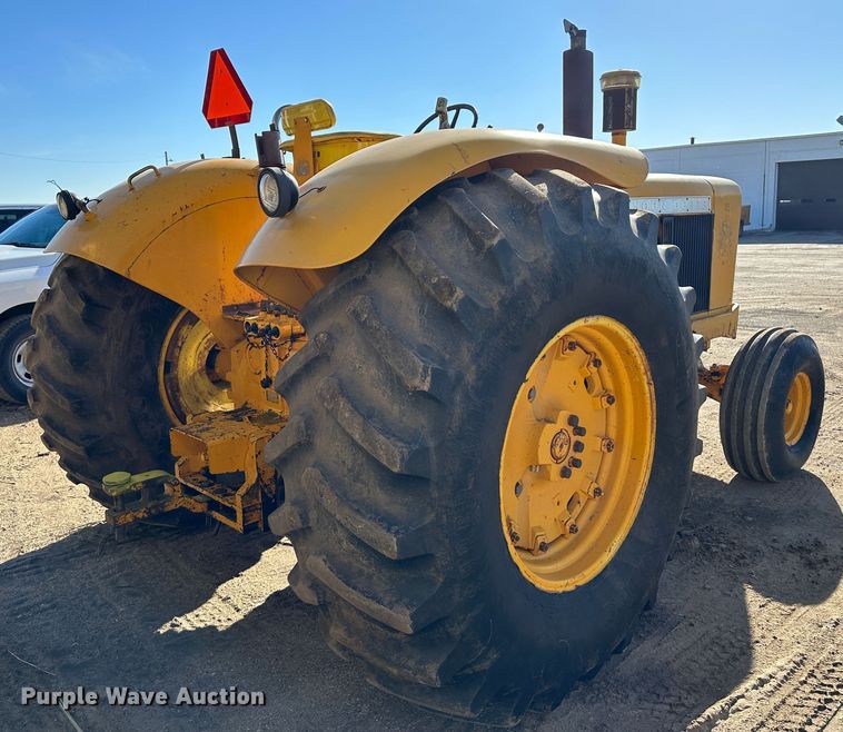 image for item LT9339 John Deere 700A  tractor