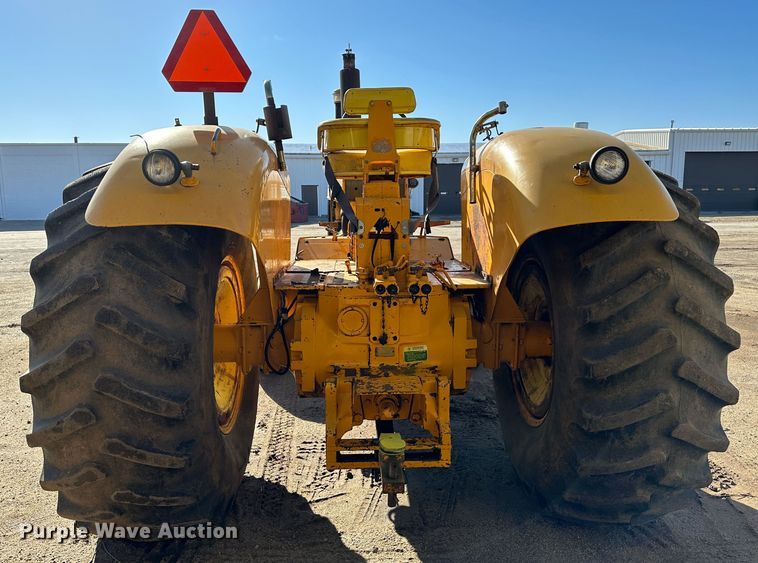 image for item LT9339 John Deere 700A  tractor