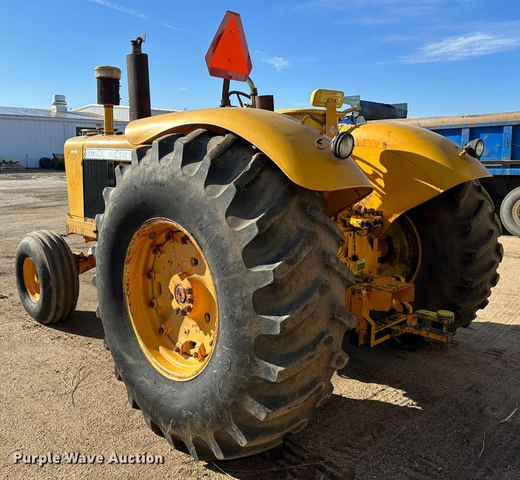 image for item LT9339 John Deere 700A  tractor