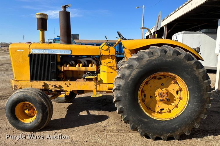 image for item LT9339 John Deere 700A  tractor