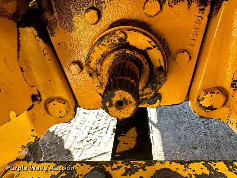 image for item LT9339 John Deere 700A  tractor