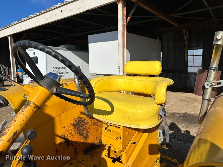 image for item LT9339 John Deere 700A  tractor