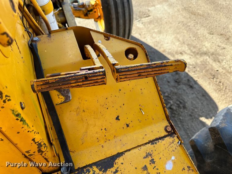 image for item LT9339 John Deere 700A  tractor