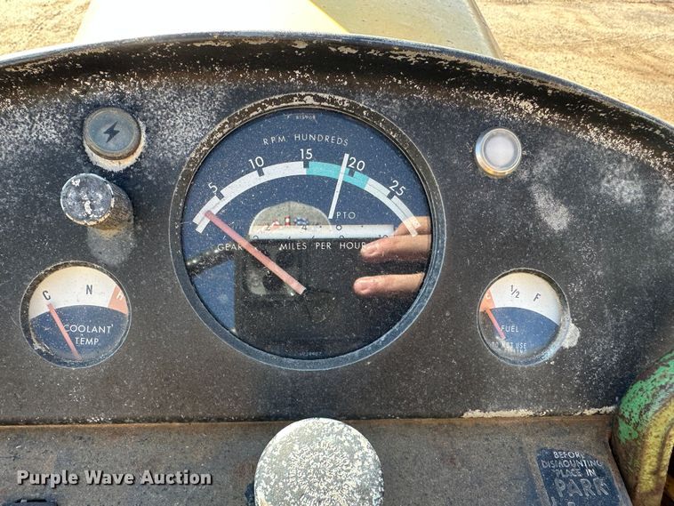 image for item LT9339 John Deere 700A  tractor