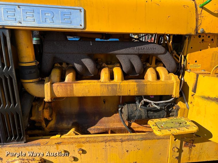 image for item LT9339 John Deere 700A  tractor