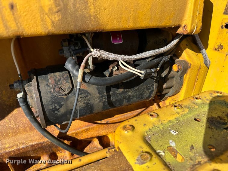 image for item LT9339 John Deere 700A  tractor