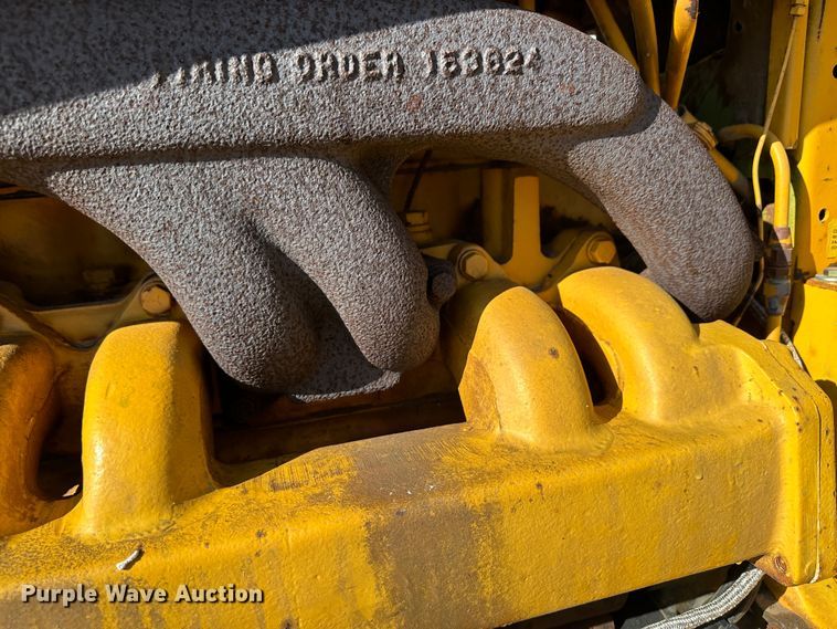 image for item LT9339 John Deere 700A  tractor