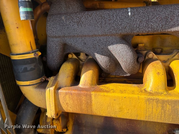 image for item LT9339 John Deere 700A  tractor