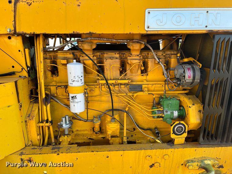 image for item LT9339 John Deere 700A  tractor