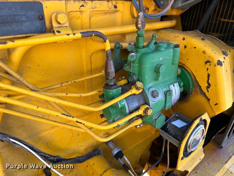 image for item LT9339 John Deere 700A  tractor