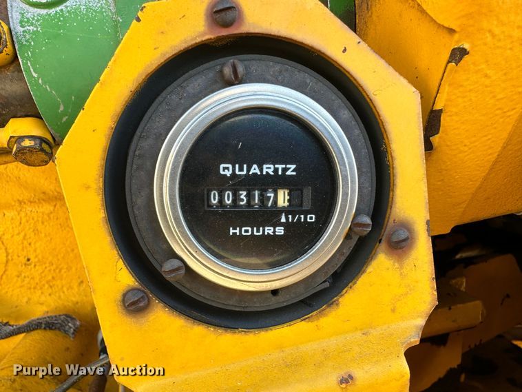 image for item LT9339 John Deere 700A  tractor