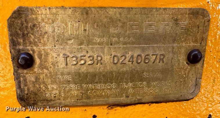 image for item LT9339 John Deere 700A  tractor