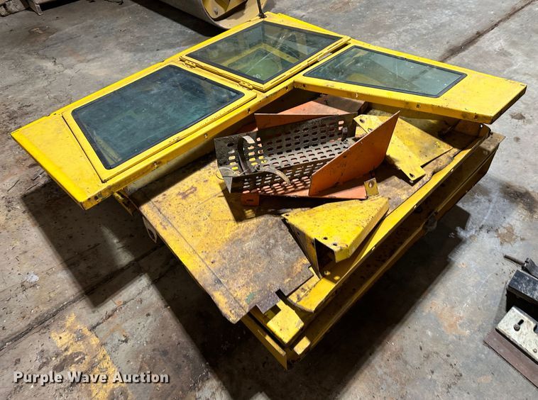 image for item LT9339 John Deere 700A  tractor