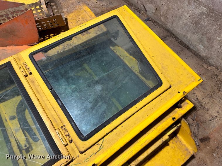 image for item LT9339 John Deere 700A  tractor