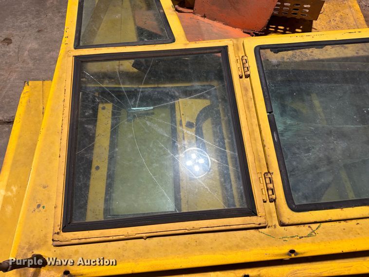 image for item LT9339 John Deere 700A  tractor