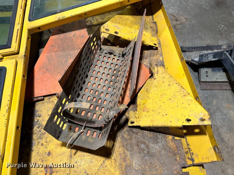 image for item LT9339 John Deere 700A  tractor