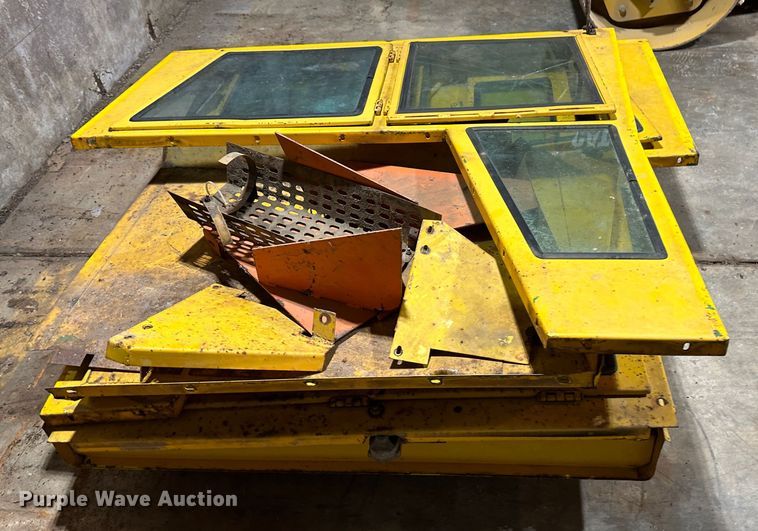 image for item LT9339 John Deere 700A  tractor