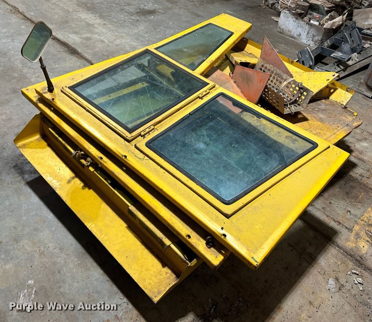 image for item LT9339 John Deere 700A  tractor