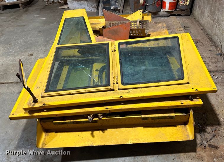 image for item LT9339 John Deere 700A  tractor