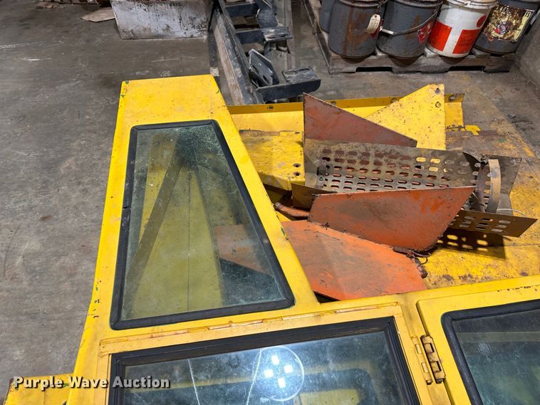 image for item LT9339 John Deere 700A  tractor