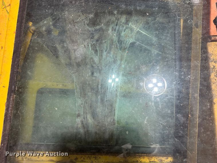 image for item LT9339 John Deere 700A  tractor