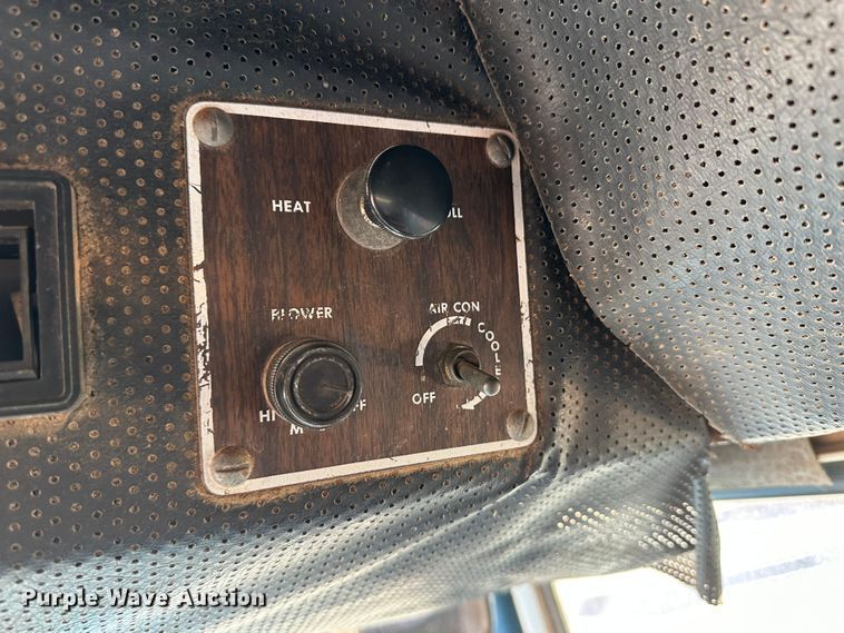 image for item LT9404 1973 Ford 3000  tractor