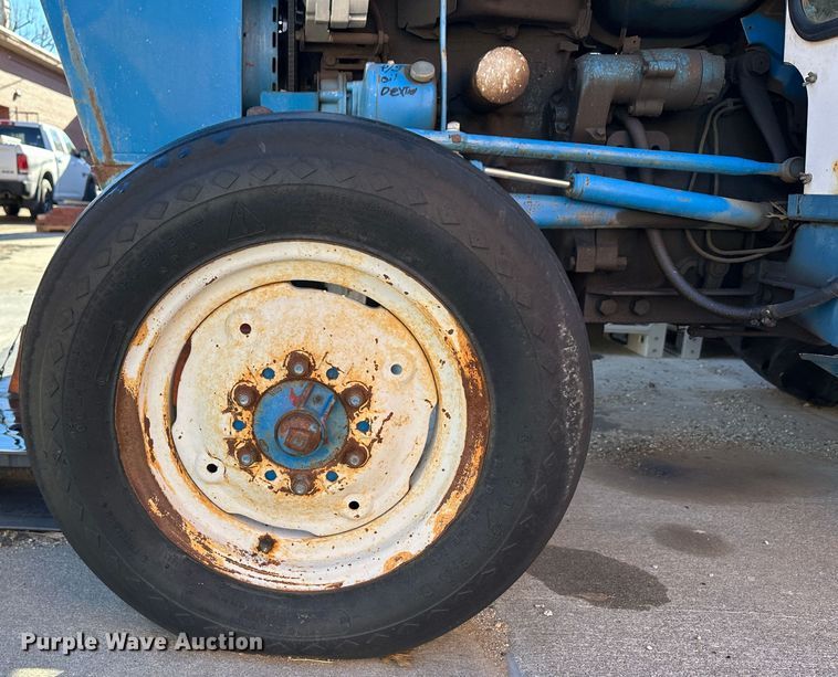 image for item LT9404 1973 Ford 3000  tractor