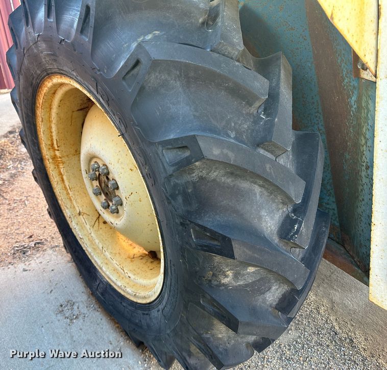 image for item LT9404 1973 Ford 3000  tractor